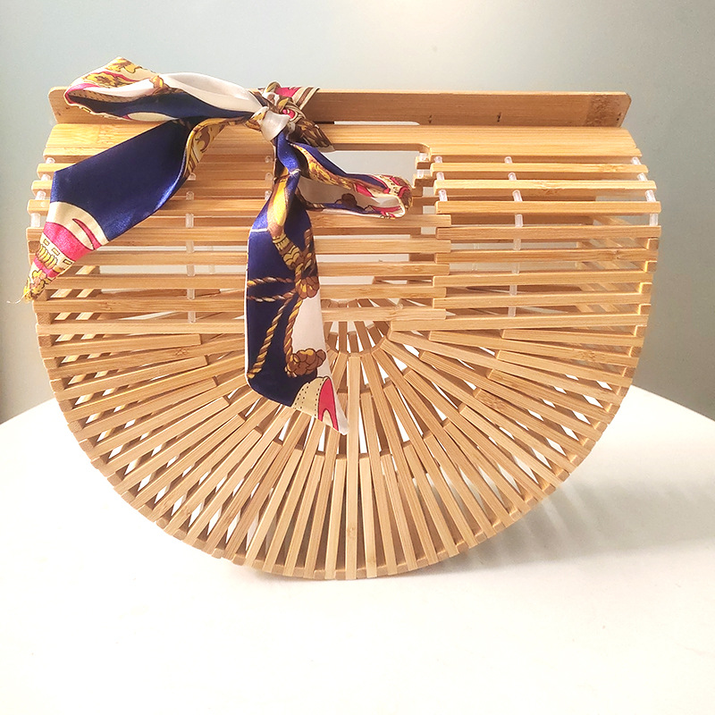 Bolso tejido de bambú hecho a mano de venta caliente transfronteriza, bolso semicircular de mujer de playa de vacaciones, bolso tejido de bambú de alta gama