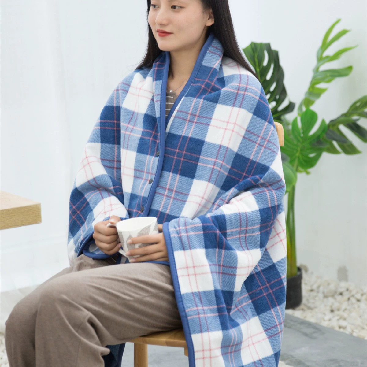 Multifunctional flannel duvet, soft cloak