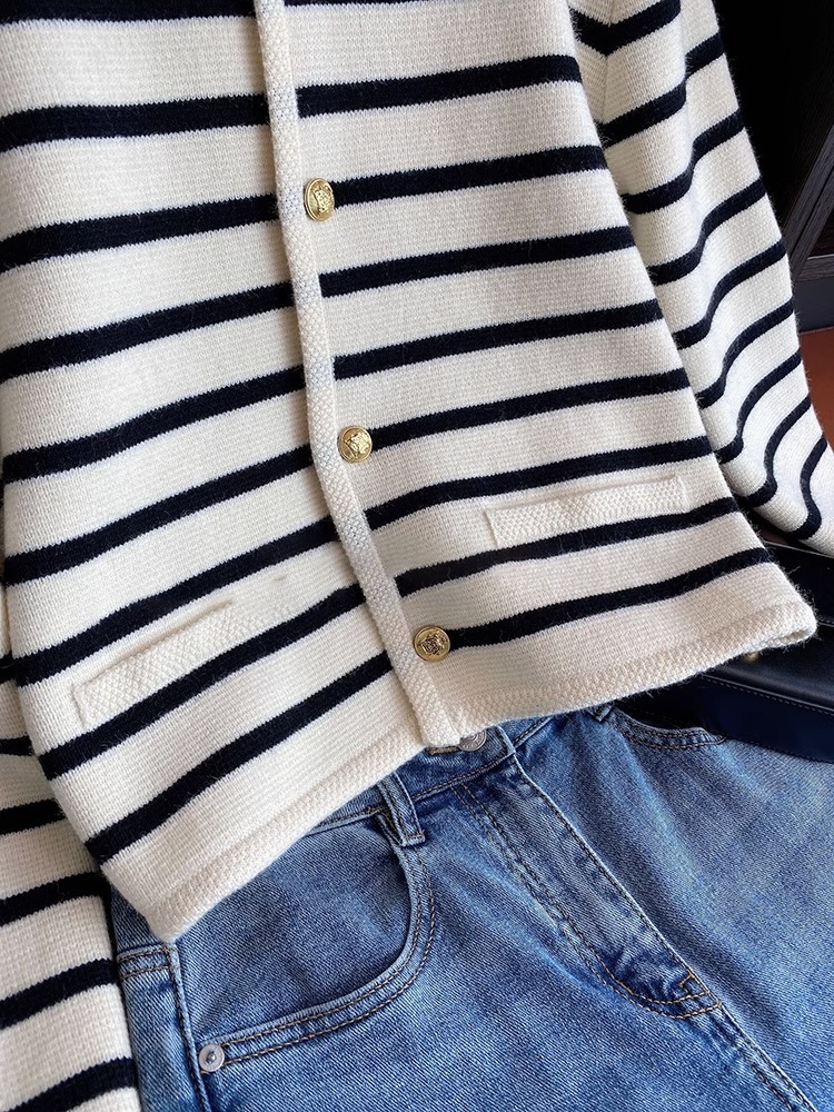 Women's Knitwear Long Sleeve Sweaters & Cardigans Button Yarn-Dyed Streetwear Stripe display picture 7