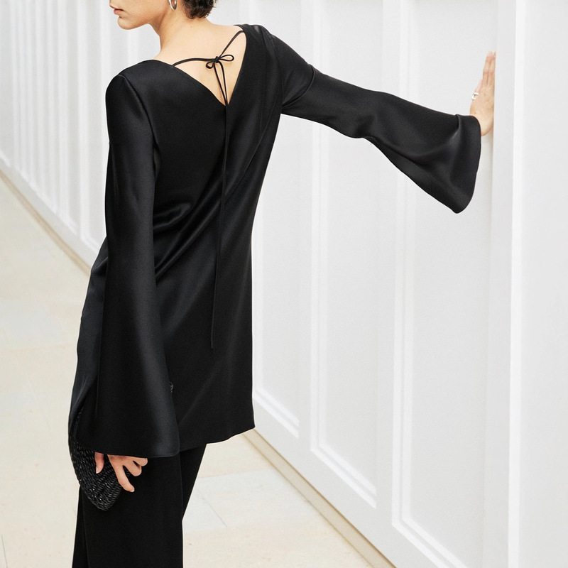 Elegant Glossy Acetate-Like Double-Sided Satin Slim-Fit Bias-Cut Flared Sleeve Top with a Paper-Like Texture Shirt