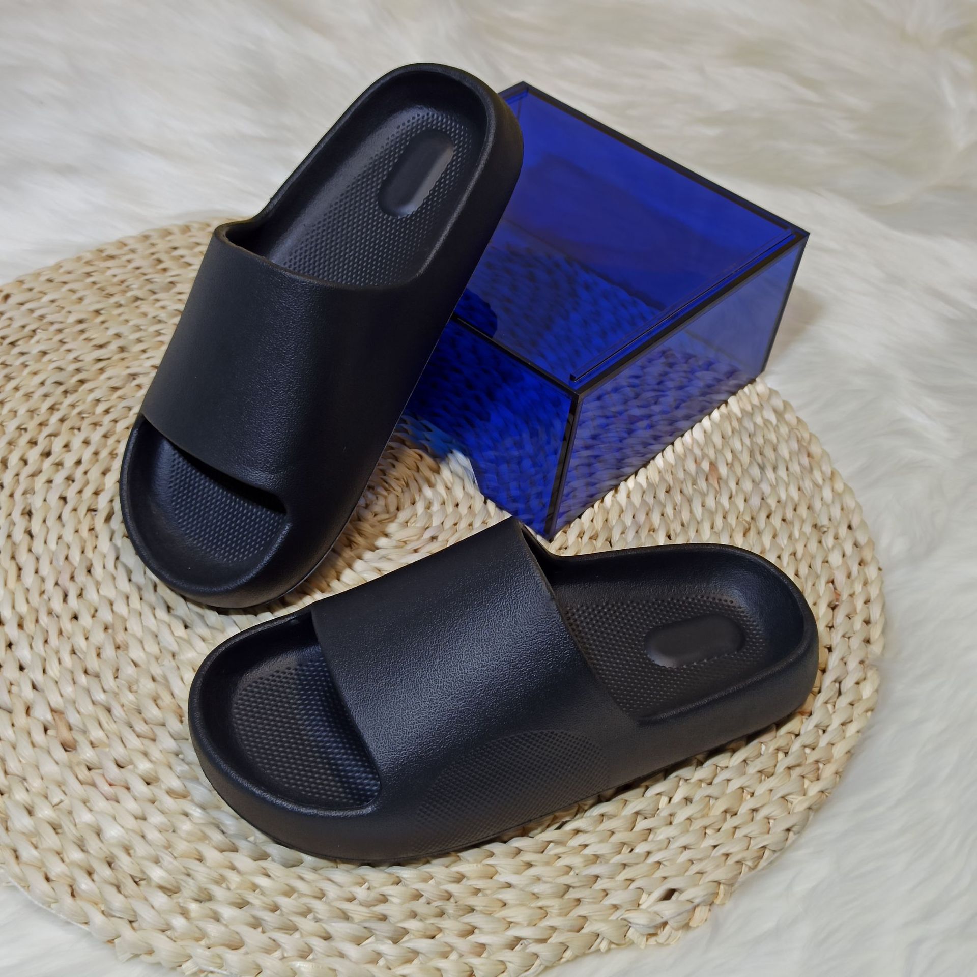 New Summer Couple EVA Home Anti slip Fashion Lightweight Trend Casual Thick Sole Feet Slippers_voghion.com