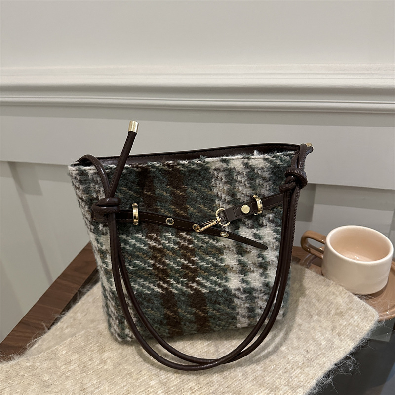 Bolsa de mano de tela a cuadrícula de gran capacidad para viajar bolsas de mujer 2024 nuevo otoño invierno exterior ocio bolsas de cubo de hombro