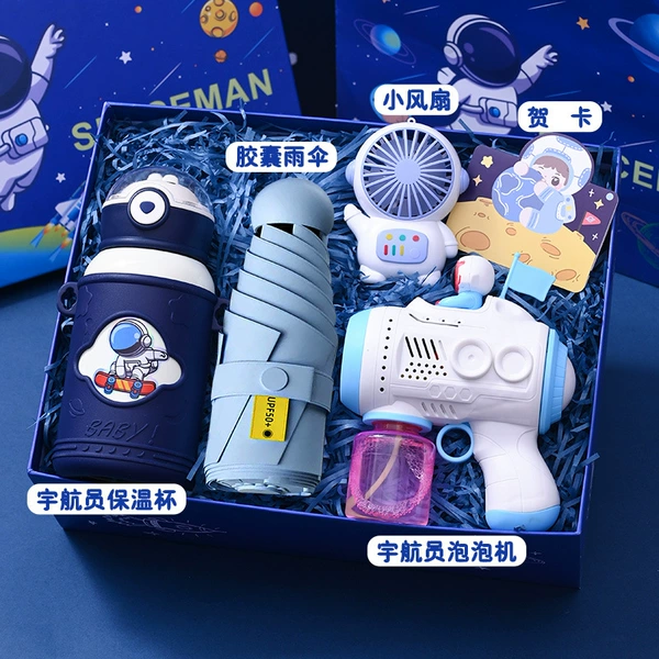 Astronaut, stationery, gift box
