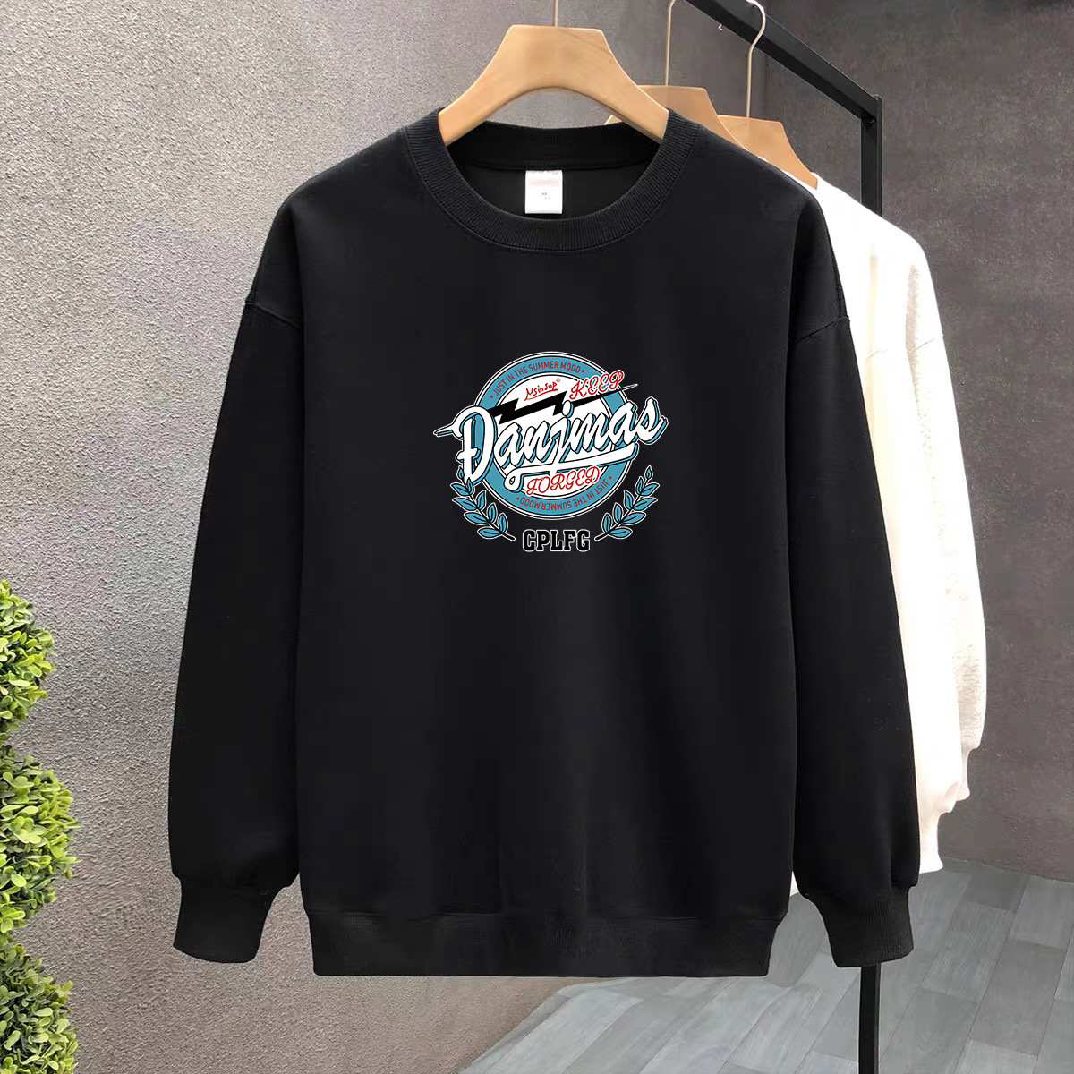 Suéter de algodón negro pesado de alta gama para mujeres 2025 otoño y invierno nuevo estilo europeo y americano camiseta de manga larga fondo suéter de estudiante