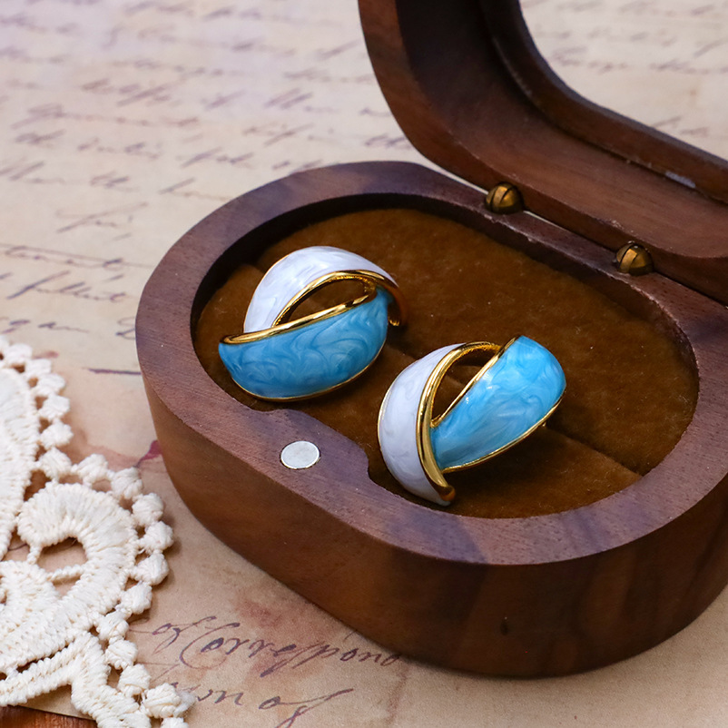 Elegant universal earrings