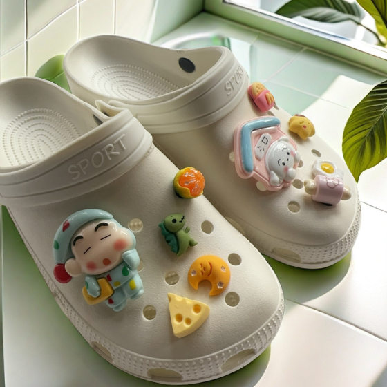 A generation of new cute cartoon three-dimensional diy accessories accessories hole shoes flower shoes decoration detachable shoe buckle