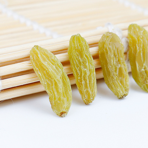Xinjiang seedless raisins 500g wholesale, new freight forwarder sends large particles of clean and sand-free raisins
