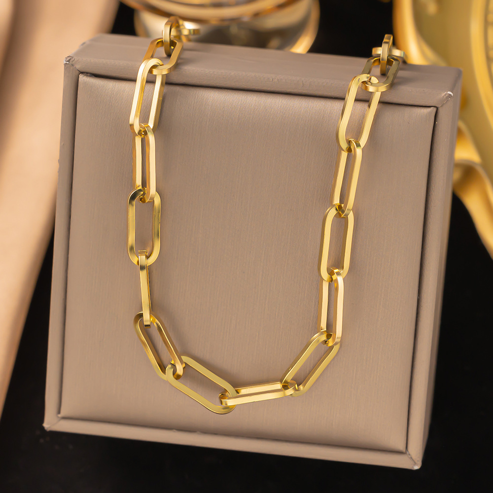 6【h62】thick cross chain necklace gold