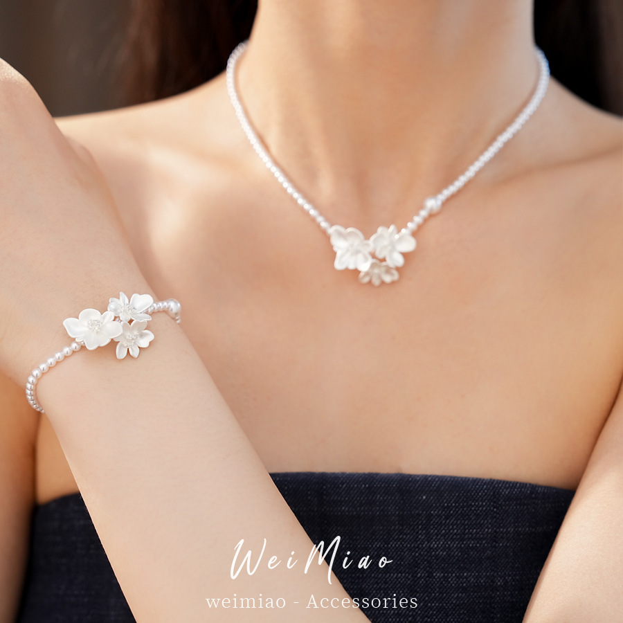 Collar de perlas de flores de zircón de lujo ligero nicho clavícula simple temperamento elegante conjunto de joyería de alta calidad