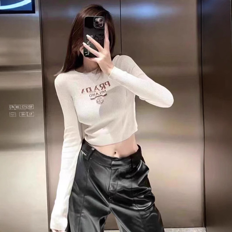 P's Top Round Neck Long-Sleeved Letter Cashmere Bottoming Shirt Slimming Look Outwear with Knitted Knitwear Inside Short Knitwear P's Top Round Neck Long-Sleeved Letter Cashmere Bottoming Shirt Slimming Look Outwear with Knitted Knitwear Inside Short Knitwear