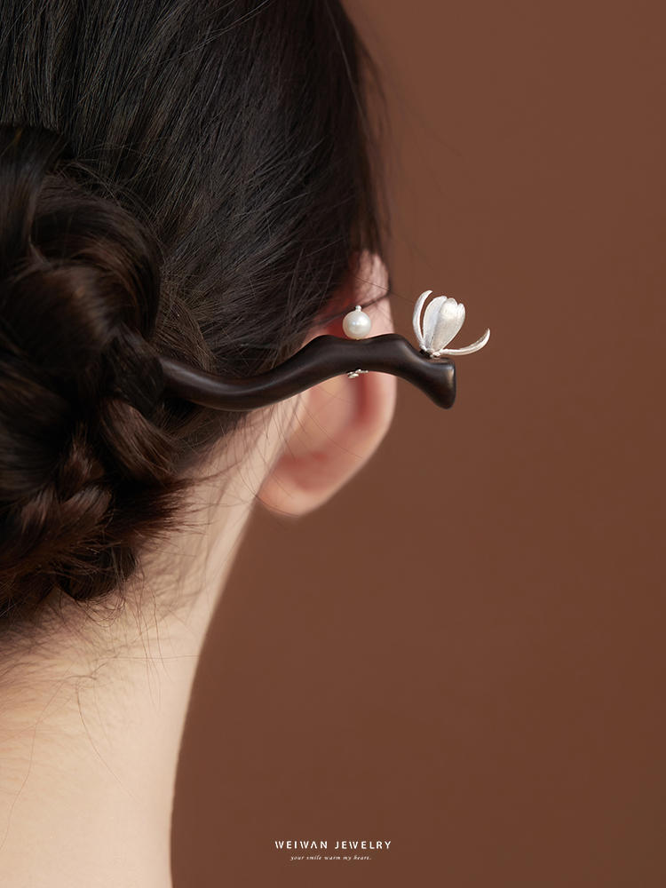 E68 눈 속의 목련 머리핀 [천연 흑단]