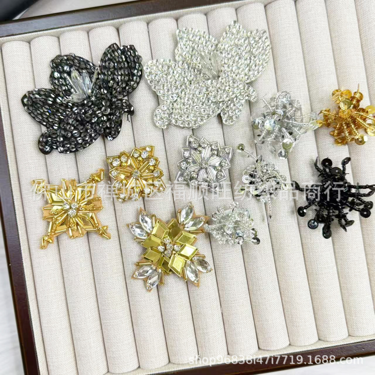 跨境欧美金色系珠管金片花形图案布贴秋冬时尚马甲服装包辅料补丁