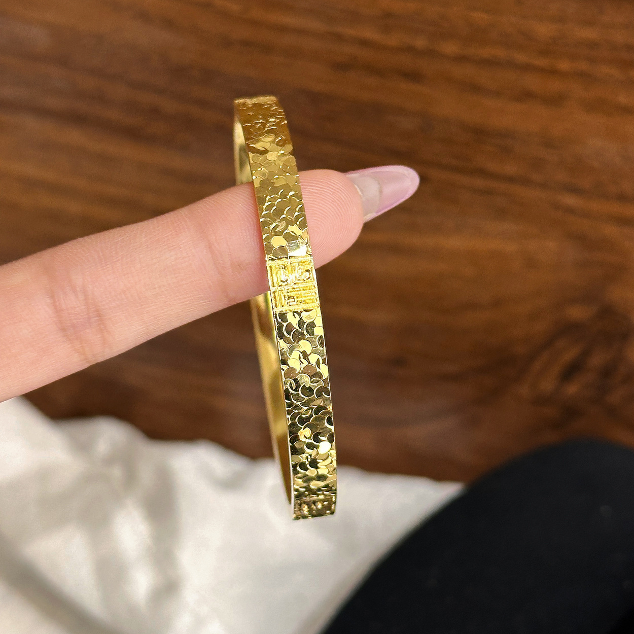 La tienda de oro con el mismo anillo de tres caras de Fujitsu pulsera de hielo roto pulsera de cara ancha lujosa ligera pulsera de alta calidad de moda universal