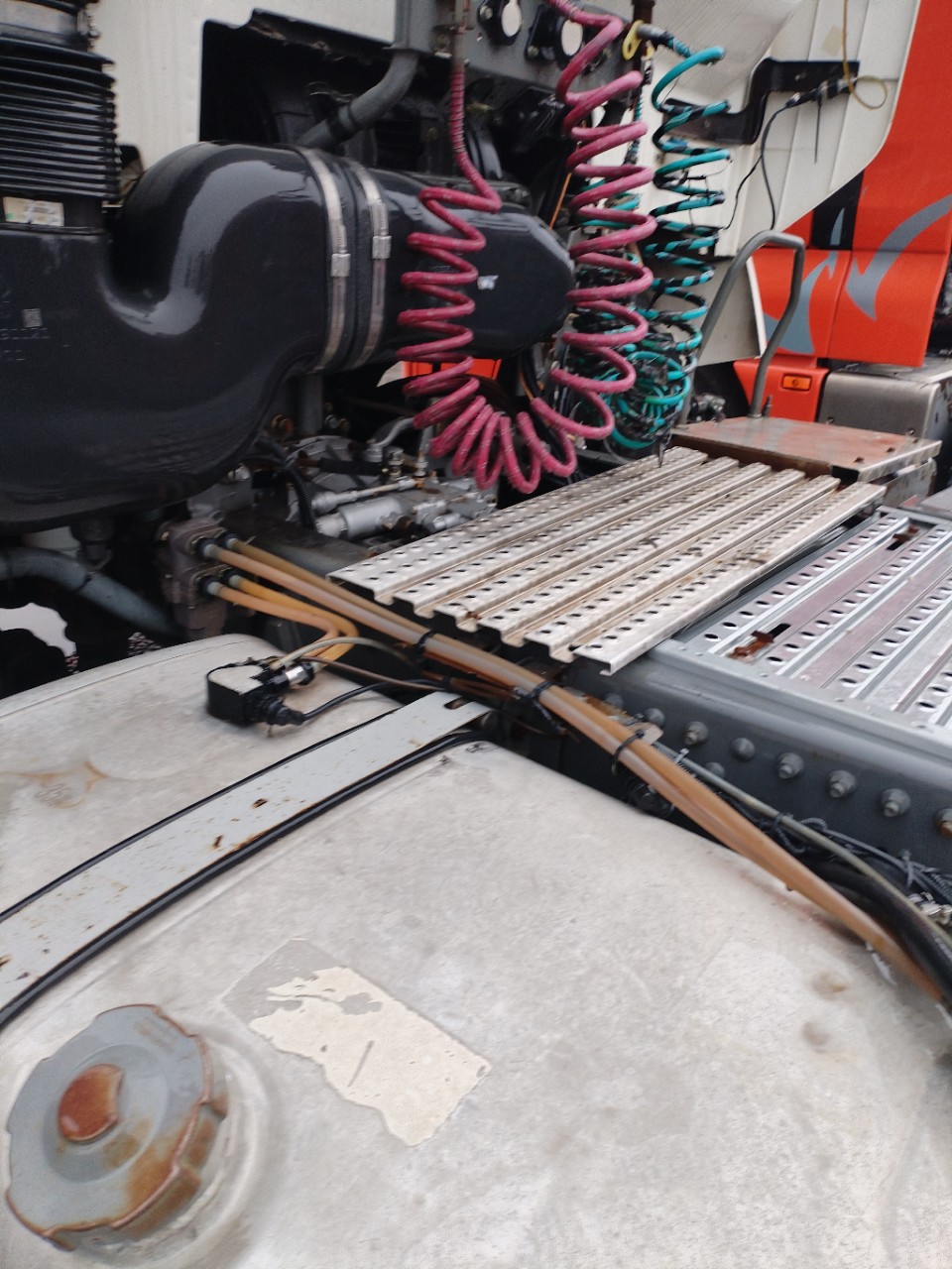 豪沃540马力牵引车复合板