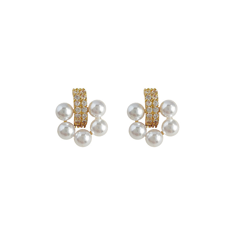 Cubic Zirconia And Pearl Stud Earrings For Everyday Elegance_voghion.com