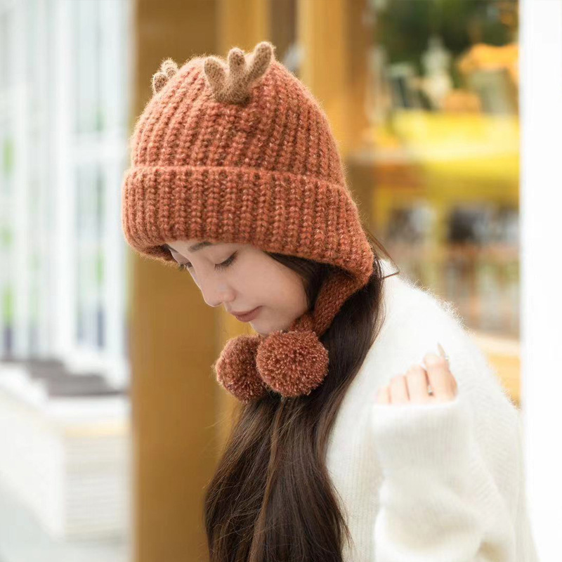 Sombrero de punto de cuerno de ciervo de Navidad, sombrero de lana caliente para mujeres otoño y invierno, gorra de orejas rojas encantadora y veludo para mostrar la cara pequeña