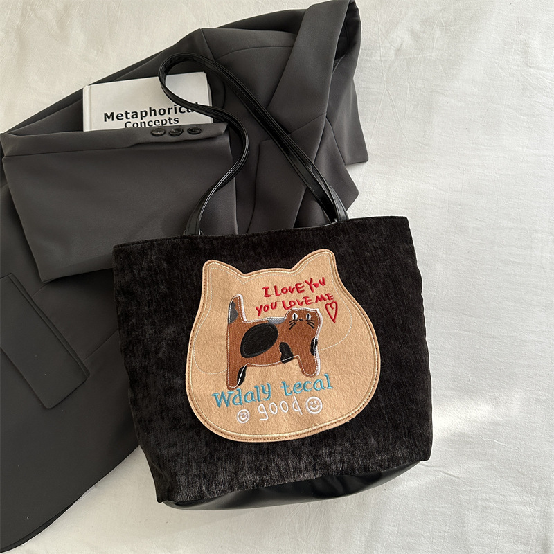 Bagos de gran capacidad para chicas encantadoras otoño / invierno 2024 nuevo estilo retro bolso de hombro de moda alta sensación bolso de brazo