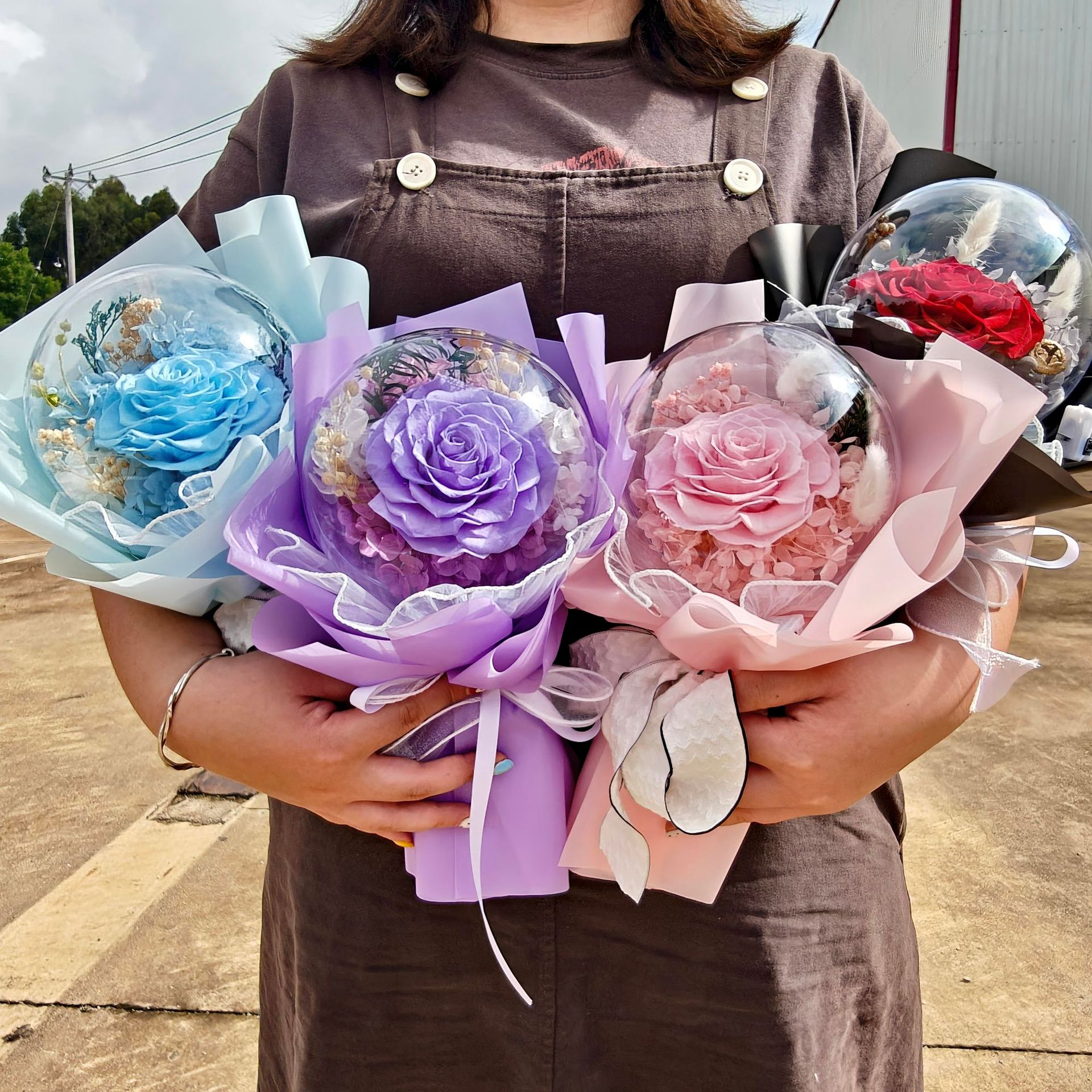 Yunnan Eternal Life Rose Bobo Ball Bouquet Caja de regalo terminada con luz Qixi San Valentín regalo hortensias ramo seco