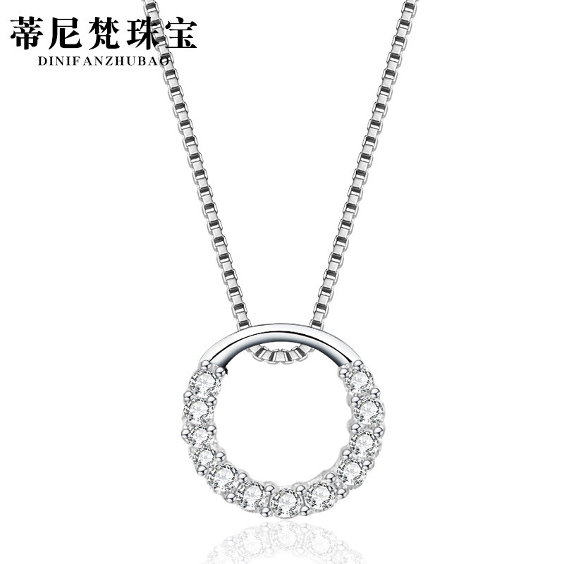 S925 collar de plata esterlina de las mujeres simple nicho de alto grado de diseño colgante de cadena de clavícula de lujo luz verano 2023 Nuevo