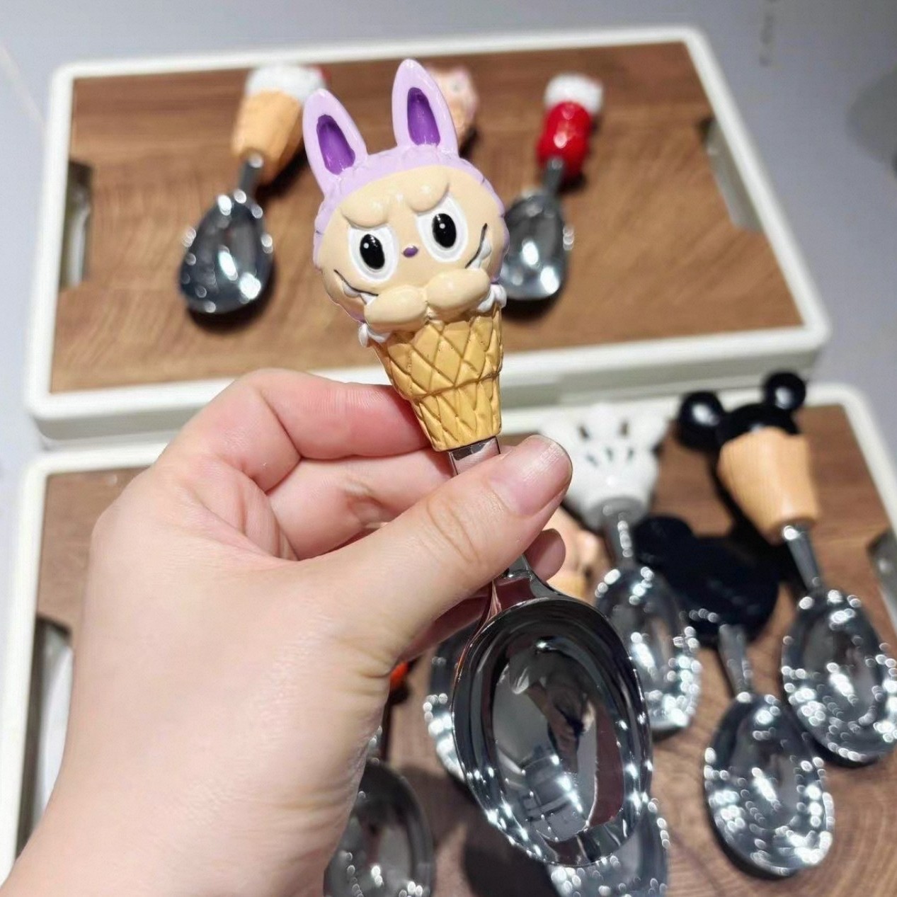 보라색 라부부 아이스크림 스쿱