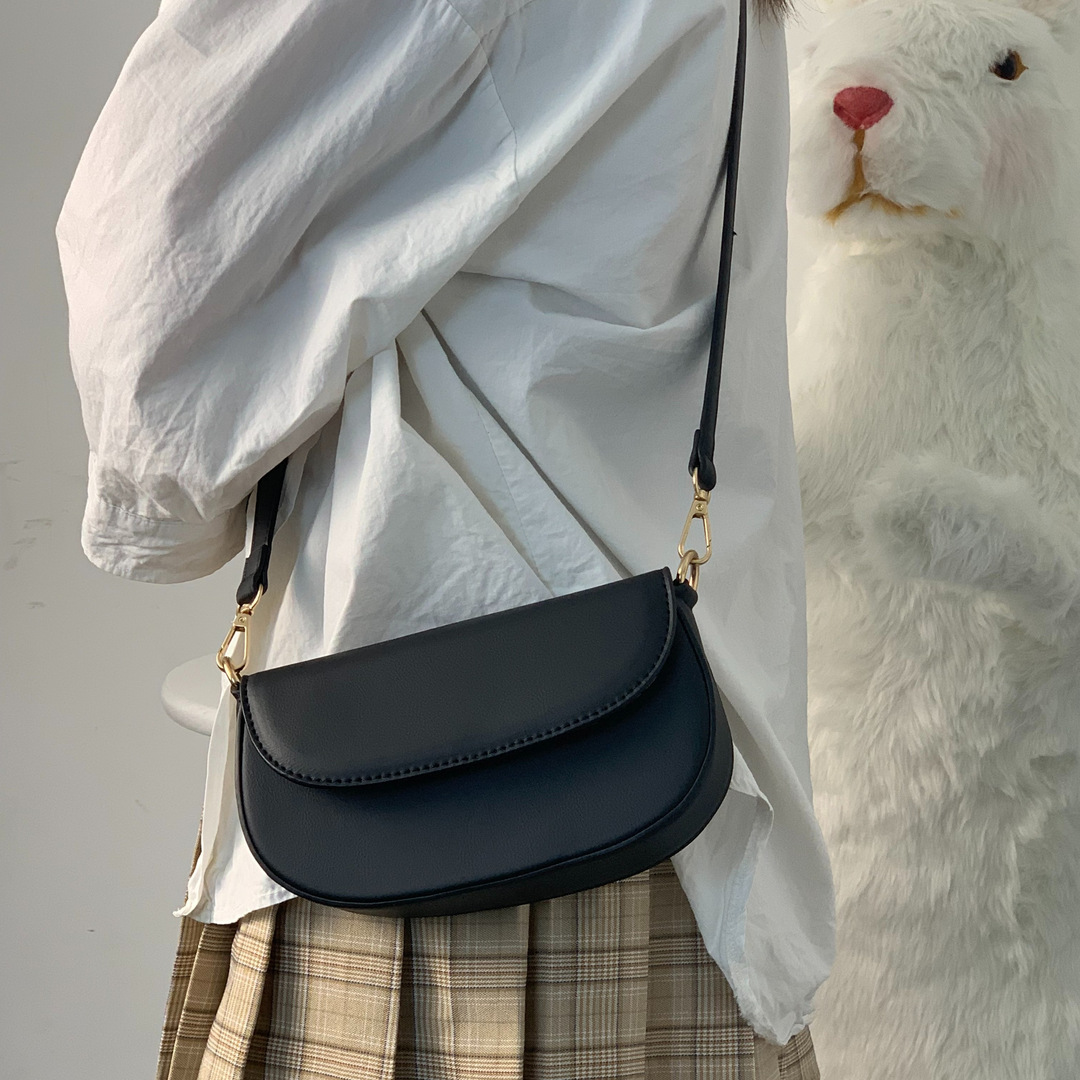 2025 moda bolsos de silla de montar de tendencia sólida Baise casual bolsos de hombro para enviar bolsos de tarjetas pequeñas del mismo color personalidad estética