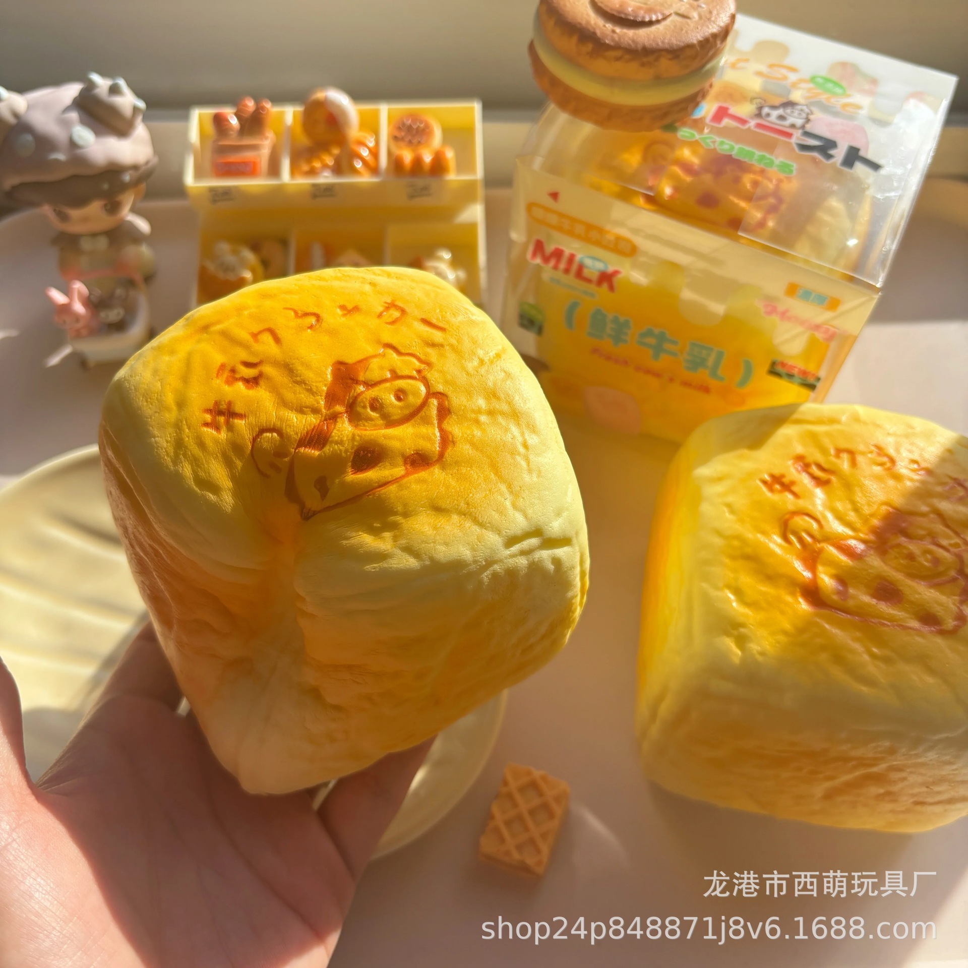 Juguetes de rebote lento, madera, leche, tostada, simulación de pan, pellizco, pellizco, ventilación, alivio de la presión, comida, jugando con squishy image 4