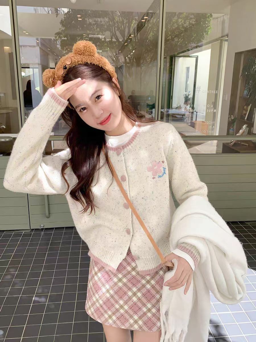 2025 New Autumn and Winter Cardigan Knitwear Colorful Dot Knitwear Short Outwear Women's New Autumn and Winter Fashion Top Outer Wear