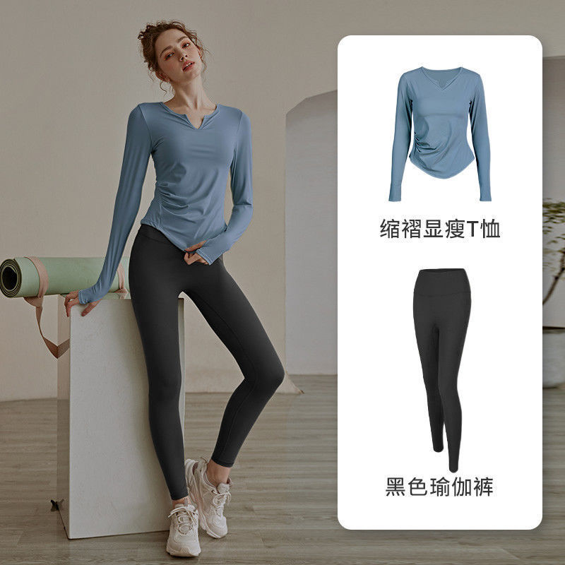 ↑ blusa azul + pantalones negros de carbono - Lista de compras obligatorias