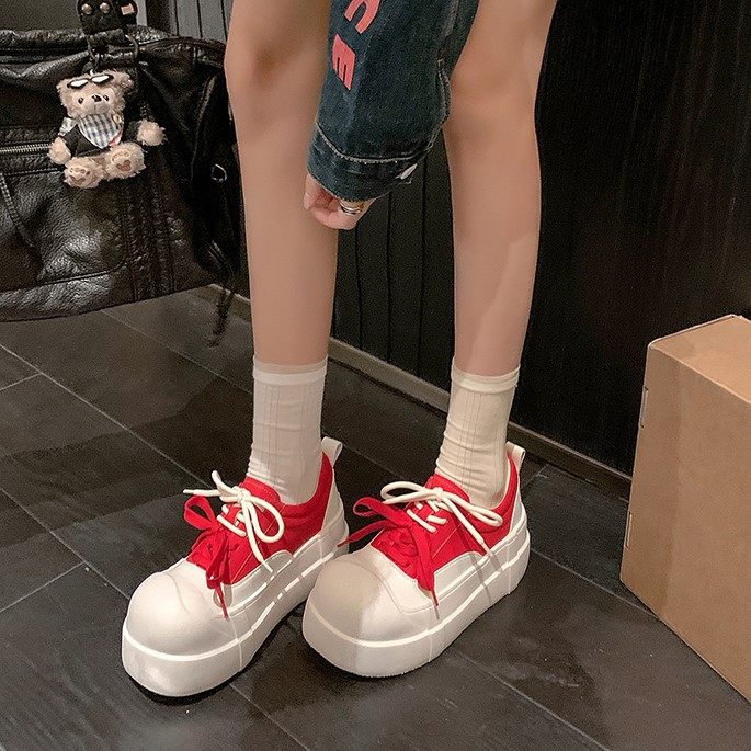 Giày sneaker nữ chunky đế dày mũi tròn phối màu dây buộc cổ sâu — màu trắng, màu đỏ