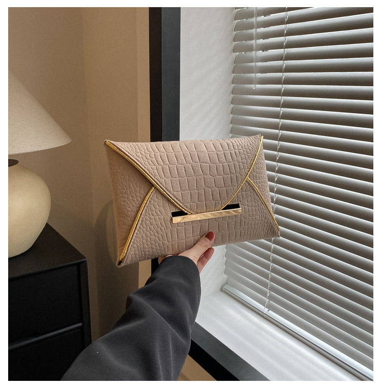 Foreign trade trend new envelope bag 2023 spring contrast color personalized clutch bag fashion simple foreign style women's bag_voghion.com