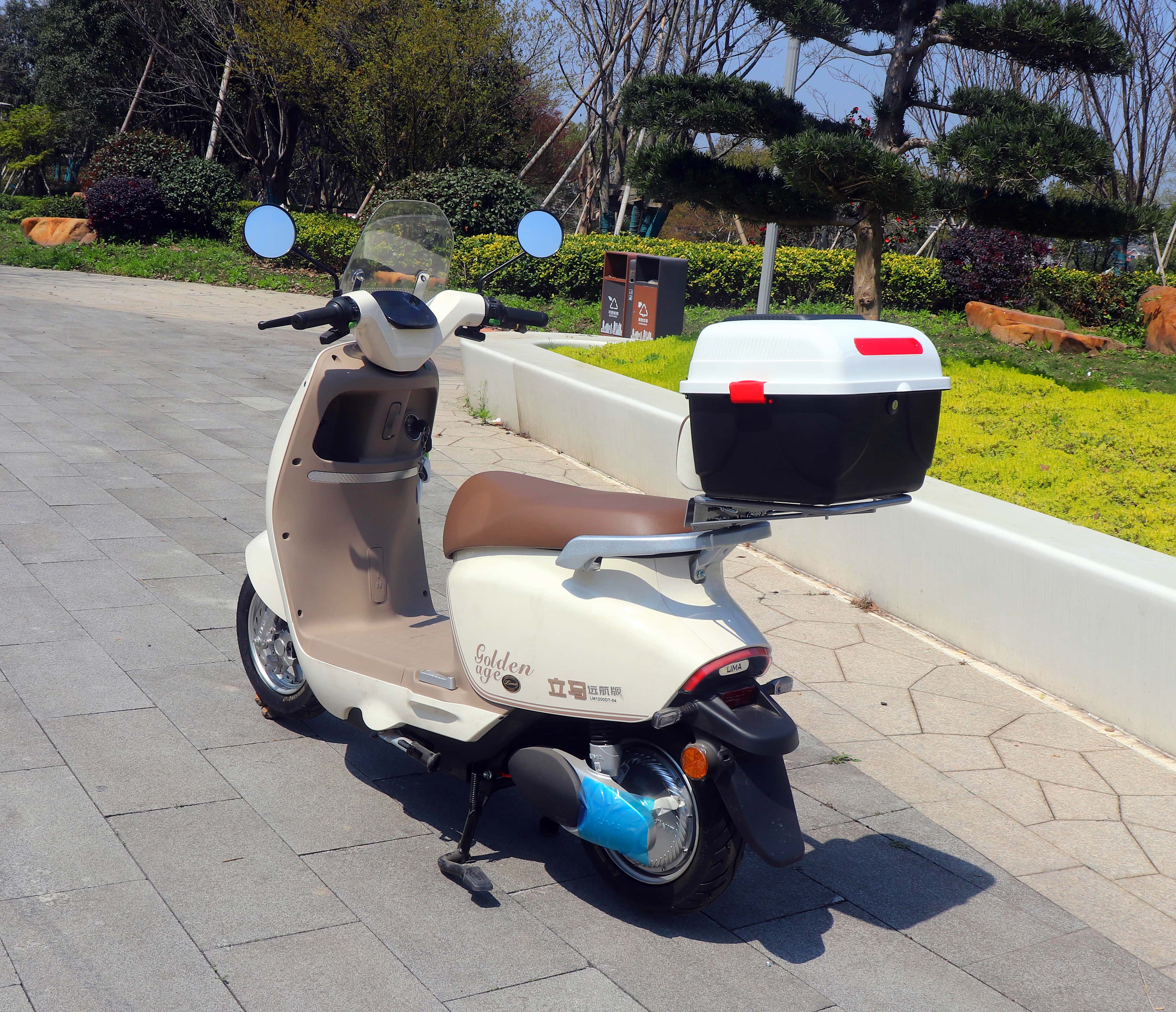 Universal electric vehicle trunk, electric scooter tail box, scooter storage box, toolbox, thickened expansion bracket