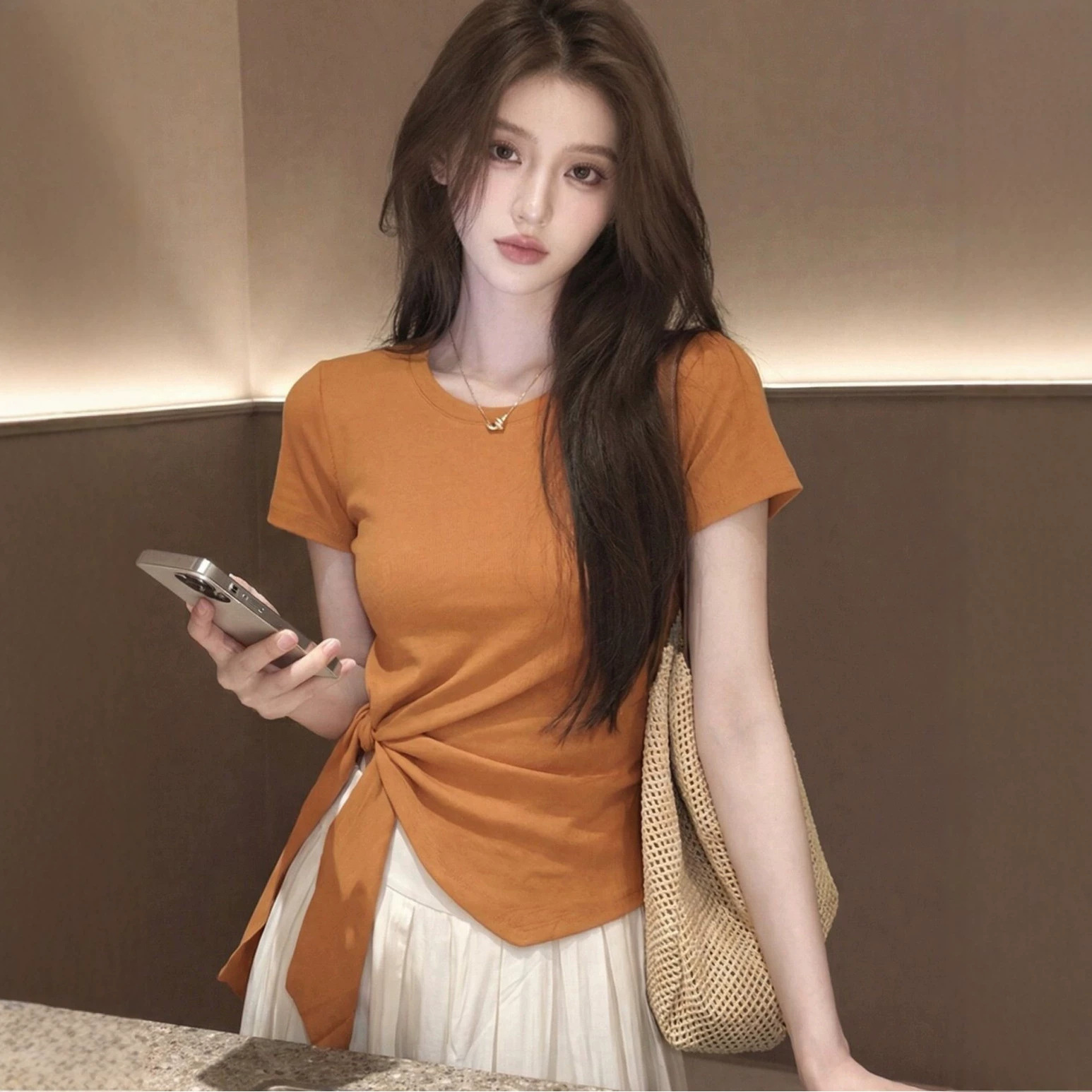 Áo thun nữ cổ tròn tay ngắn phối dây buộc eo không đối xứng — màu sắc chi tiết 4