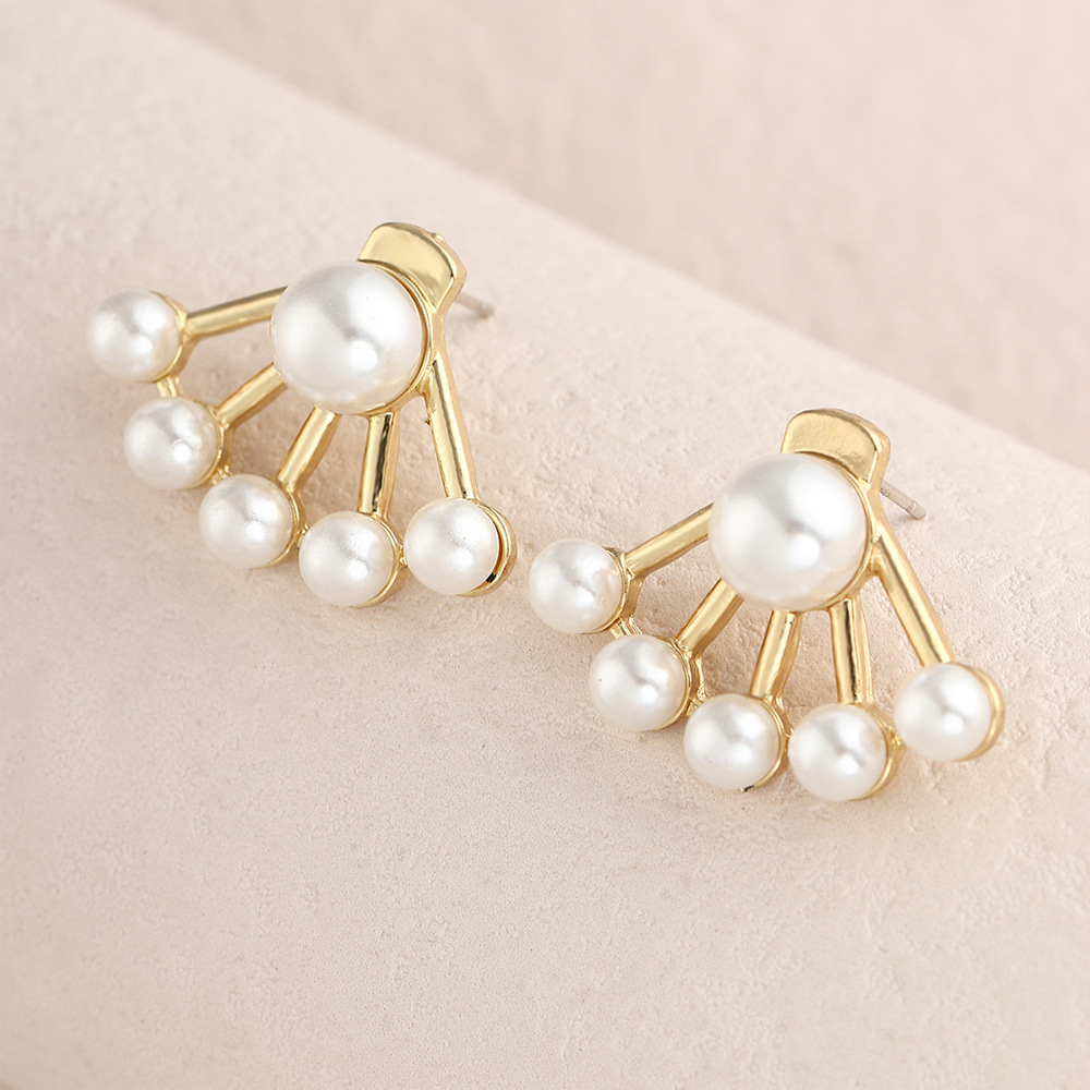 Fashion Inlaid Pearl Simple Semi-circle Alloy Stud Earrings display picture 3