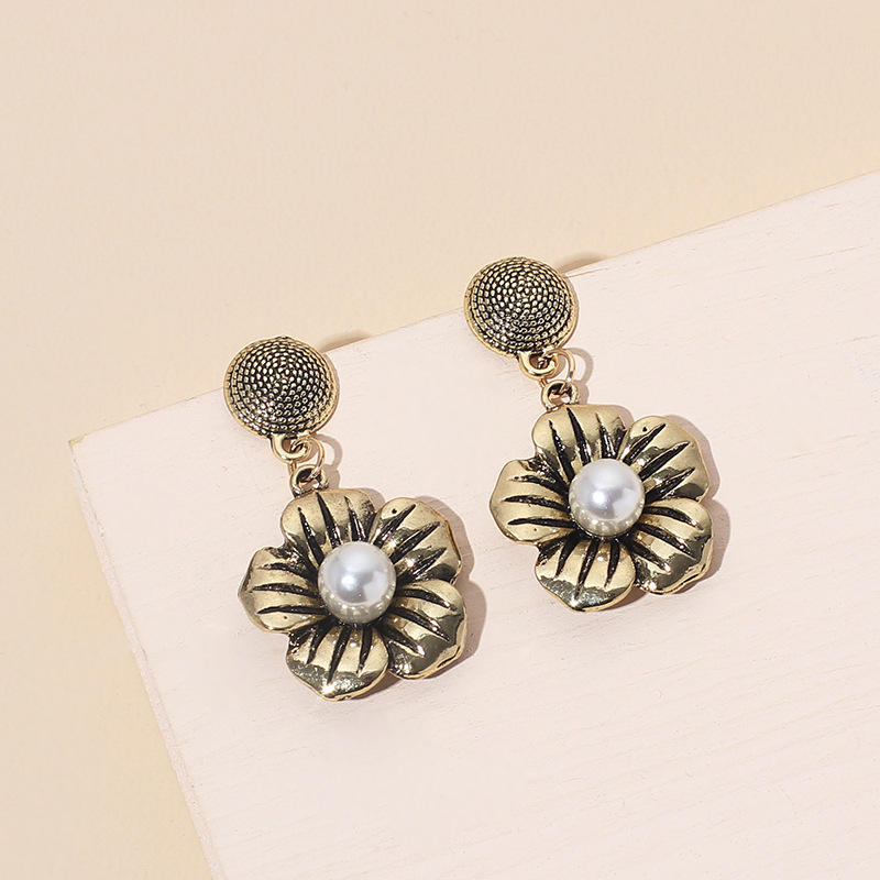12g Weight Earrings Classification Wedding, Travel Occasion Flower Pattern Women'S Gender Vintage Style Style Retro Geometric Flower Pearl Earrings 2