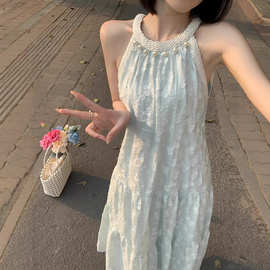 珍珠无袖挂脖连衣裙女夏季2025新款高级感法式海边度假裙吊带长裙