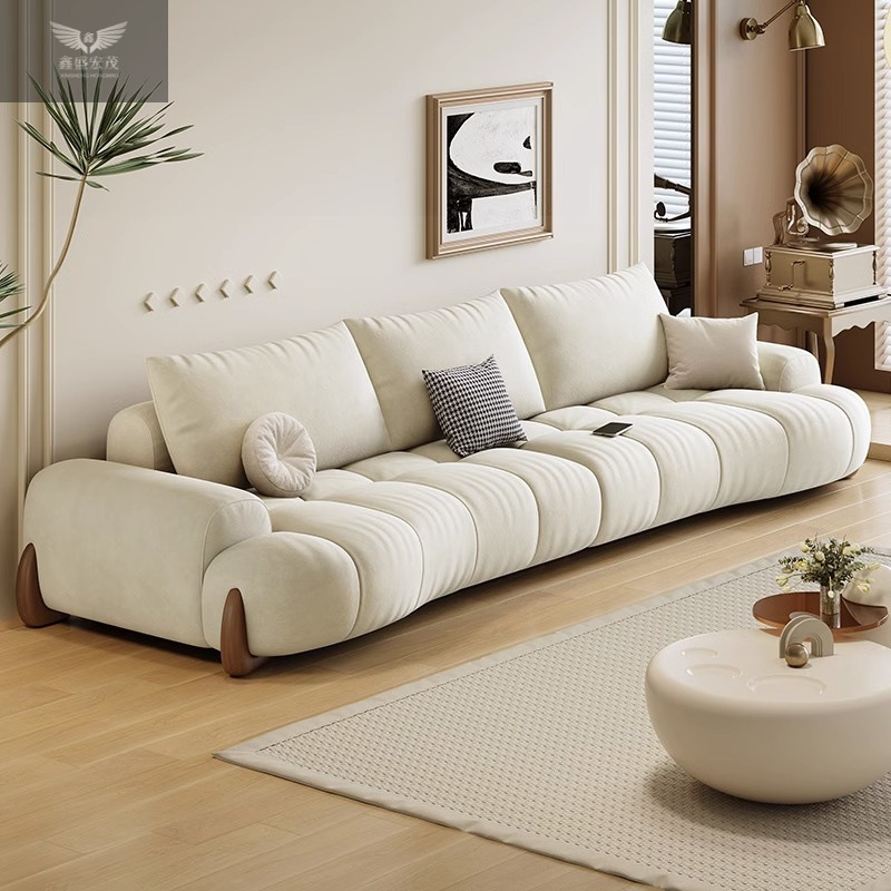 Sofá de cuero italiano minimalista moderno, sala de estar, nuevo apartamento pequeño, sofá de tela curva de estilo crema blanca para gatos