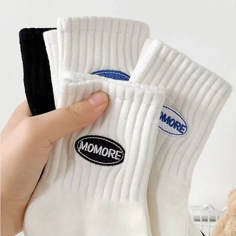 黒と白のファッションの靴下の女子学生のストッキングの綿の靴下は春と秋の季節の女子学生の靴下の諸及び靴下業の女性の靴下の秋を卸売りします。|undefined