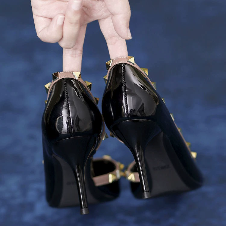 Заклепки темпераментные туфли на высоком каблуке