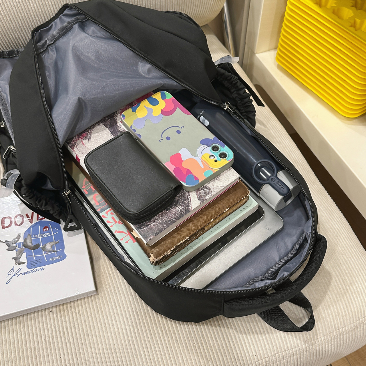 Mochila encantadora para mujeres 2025 nueva bolsa de viaje de computadora para estudiantes de secundaria de alta capacidad de moda coreana mochila casual para mujeres image 5