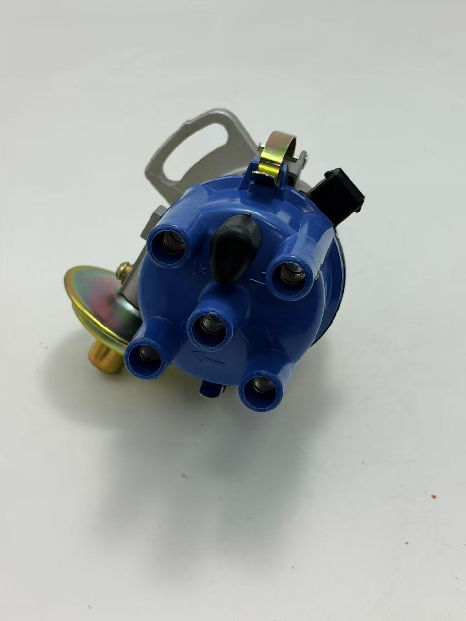 3042B distributor 33100-79290 car ignition distributor is durable, anti-aging, and suitable for various models