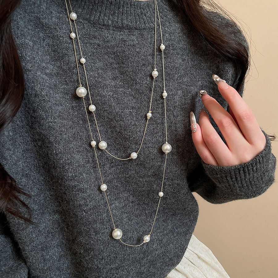 不規則な長いタイプの真珠のネックレスのフランス式の軽い豪華な気質のセーターのチェーンの小さい大衆のシンプルで高級感の項は卸売りの女性を飾ります。