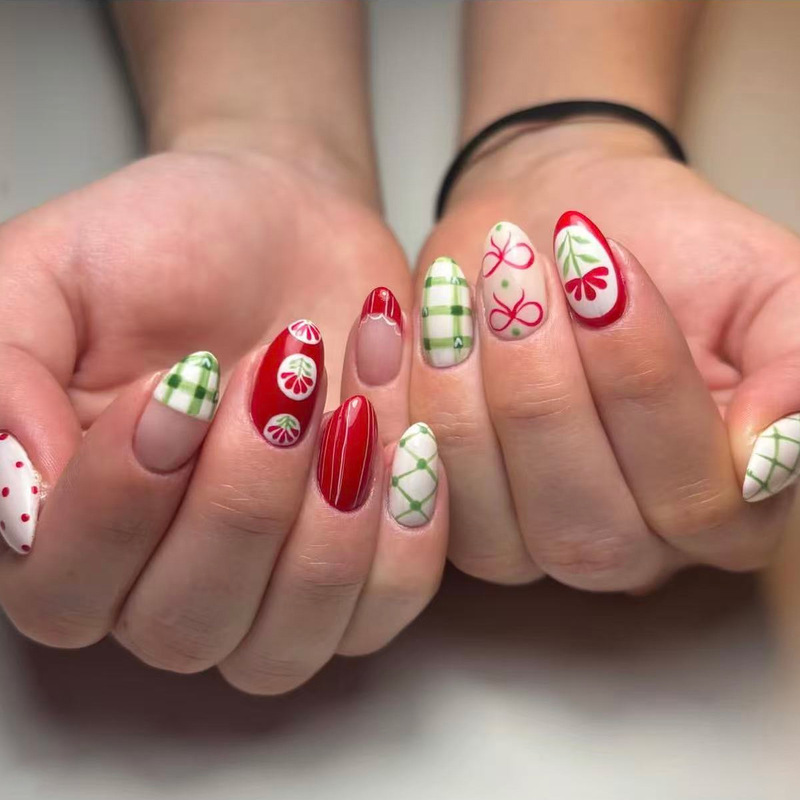 Christmas-themed short oval striped polka dot bow pattern design, cute and minimalist style, for nail art and nail tips Christmas-themed short oval striped polka dot bow pattern design, cute and minimalist style, for nail art and nail tips
