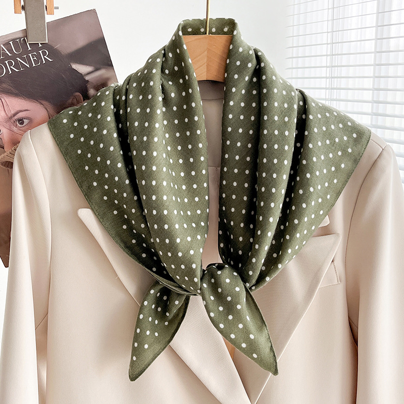 상큼한 웨이브 도트 그린