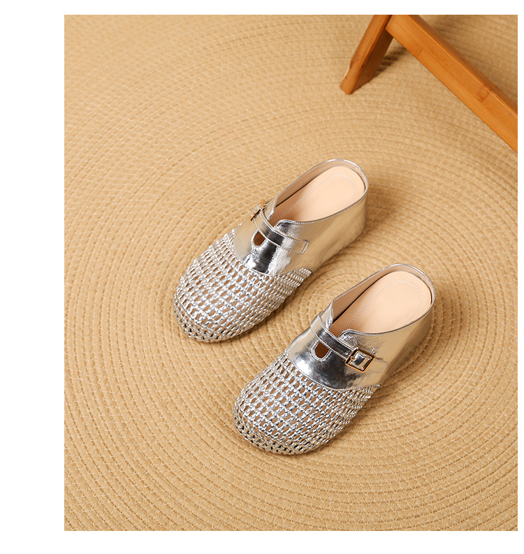 Dép sandal nữ quai chữ V đế bệt, mũi tròn thoáng khí, phong cách hè — màu trắng ngà, bạc chi tiết 22