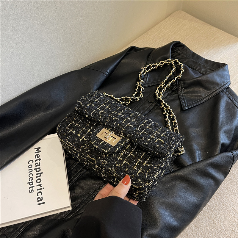 Borsa a tracolla piccola quadrata obliqua con catena sottobraccio da donna autunno/inverno 2024_voghion.com