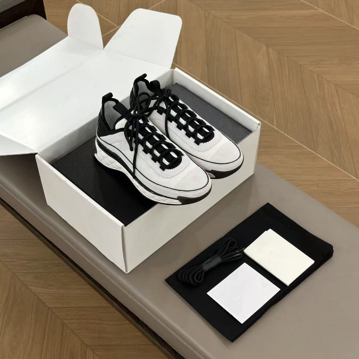 Made in Guangdong! 25 Casual Lace-Up Chanel-Style Dad Shoes for Women in Panda Color, Versatile and Comfortable Thick-Soled Height-Increasing Sneakers