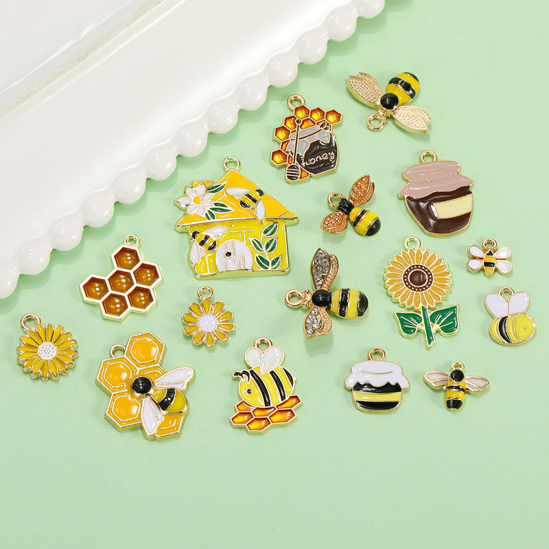 Mixed Style Enamel Daisy Bee Alloy Pendant DIY Jewelry Accessories Bag Keychain Pendant Materials