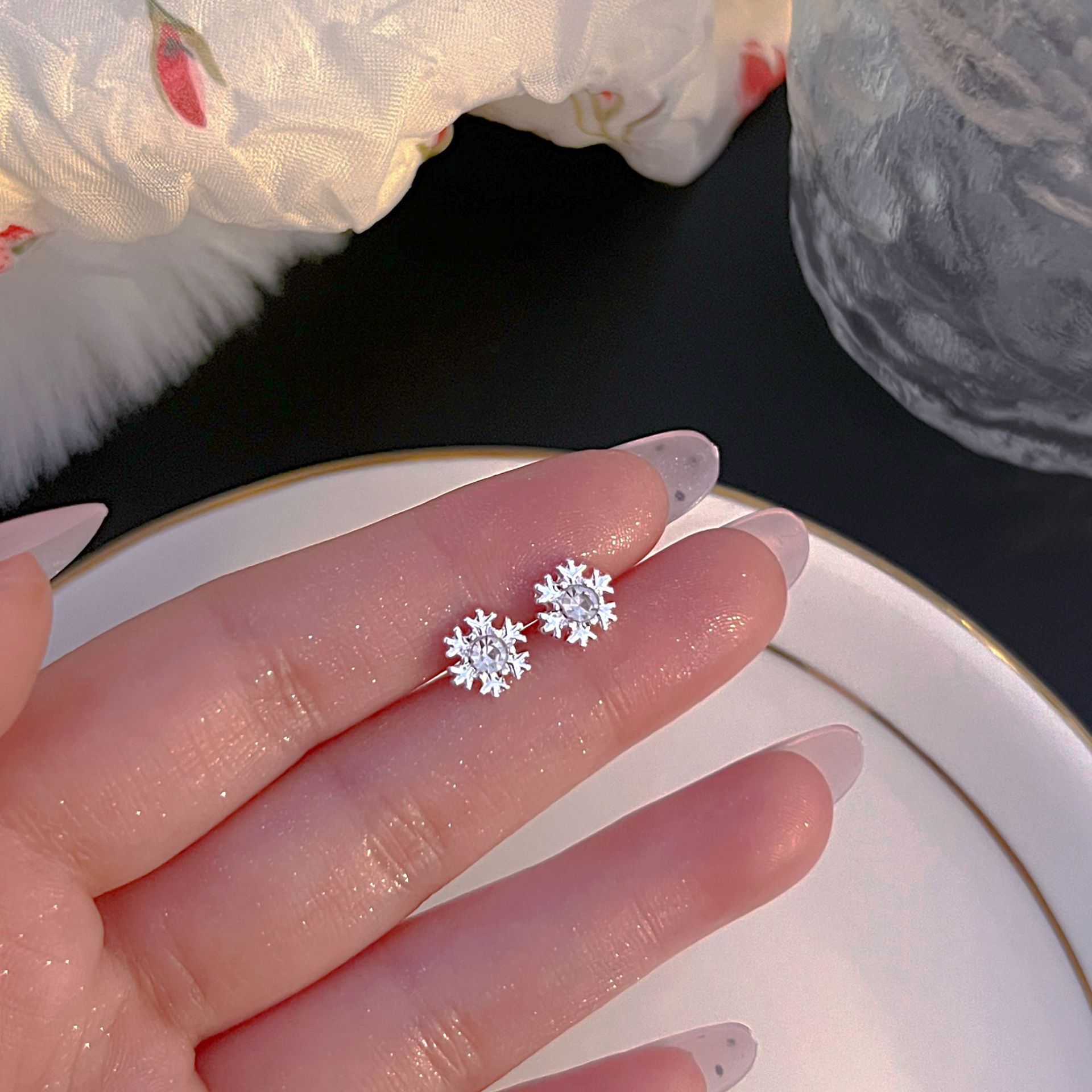 Kleine S999 Sterlingsilber Ohrlöcher Pflege-Ohrstecker Damen 2025 neue Kollektion Trend vielseitige Ohrringe hochwertiges Ohrschmuck Großhandel