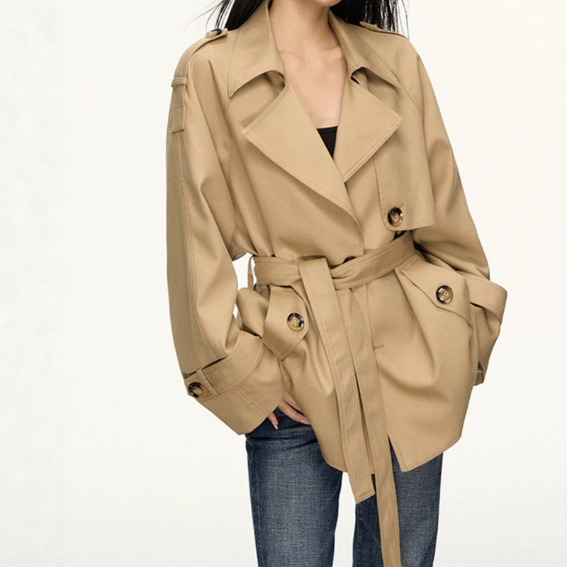 Short trench coat for petite women in British style, khaki color, fashionable and elegant, 2026, extremely beautiful short coat for women