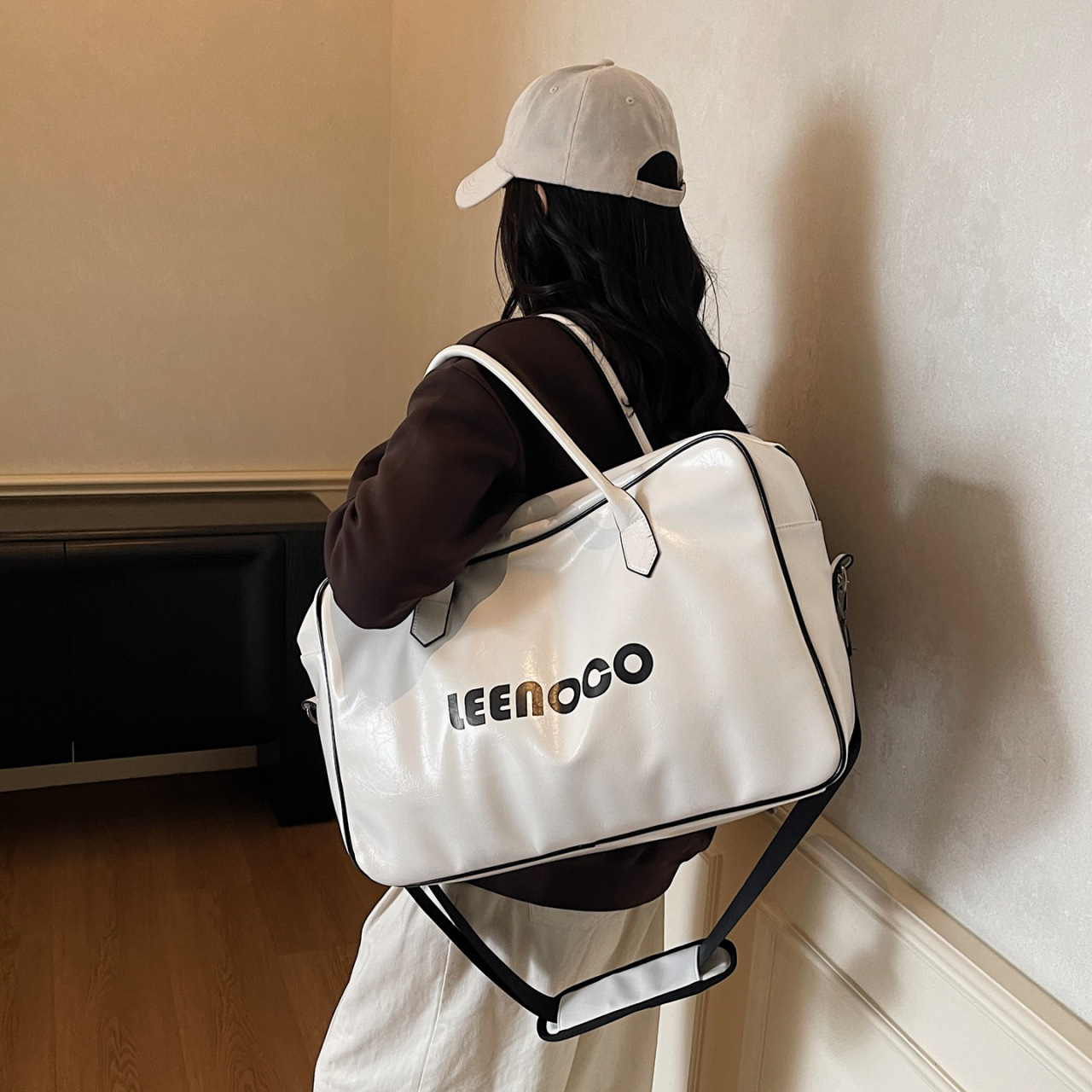 Bolsa de viaje de gran capacidad 2025, invierno nuevo estilo de moda casual de hombro único estilo coreano de moda nicho de diseño bolso de mujer de viaje